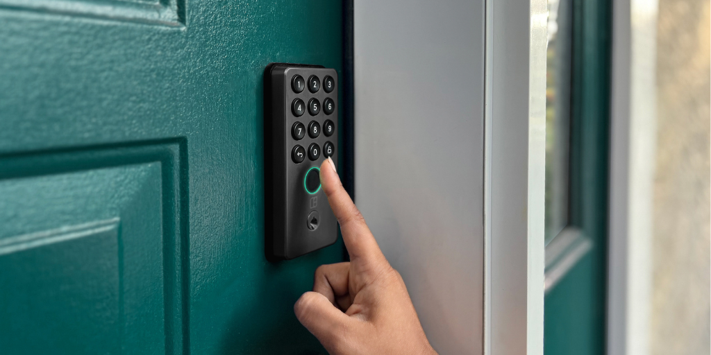 deadbolt go igloohome serrures connectées à code sécurisé porte empreinte digitale clé bluetooth accès connecté smart home
